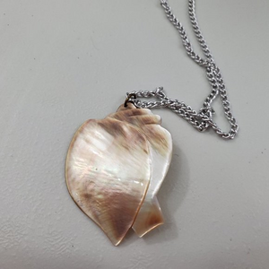 Mother of‎ Pearl Shell Necklace Beige Shiny Silver